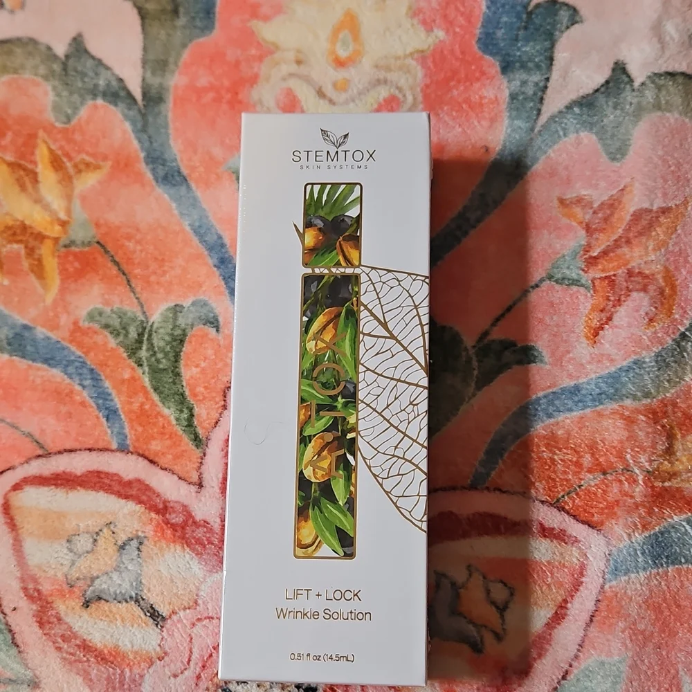 stem Lift + Lock Wrinkle Solution Serum in White & Gold Packaging